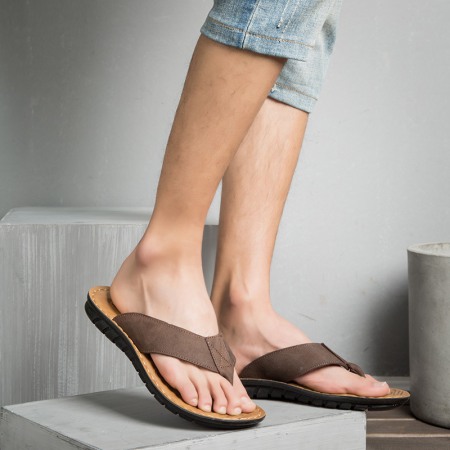 New Men's Flip-Flops Summer Beach Shoes Non-Slip Sandals Trend Leather Massage Sandals